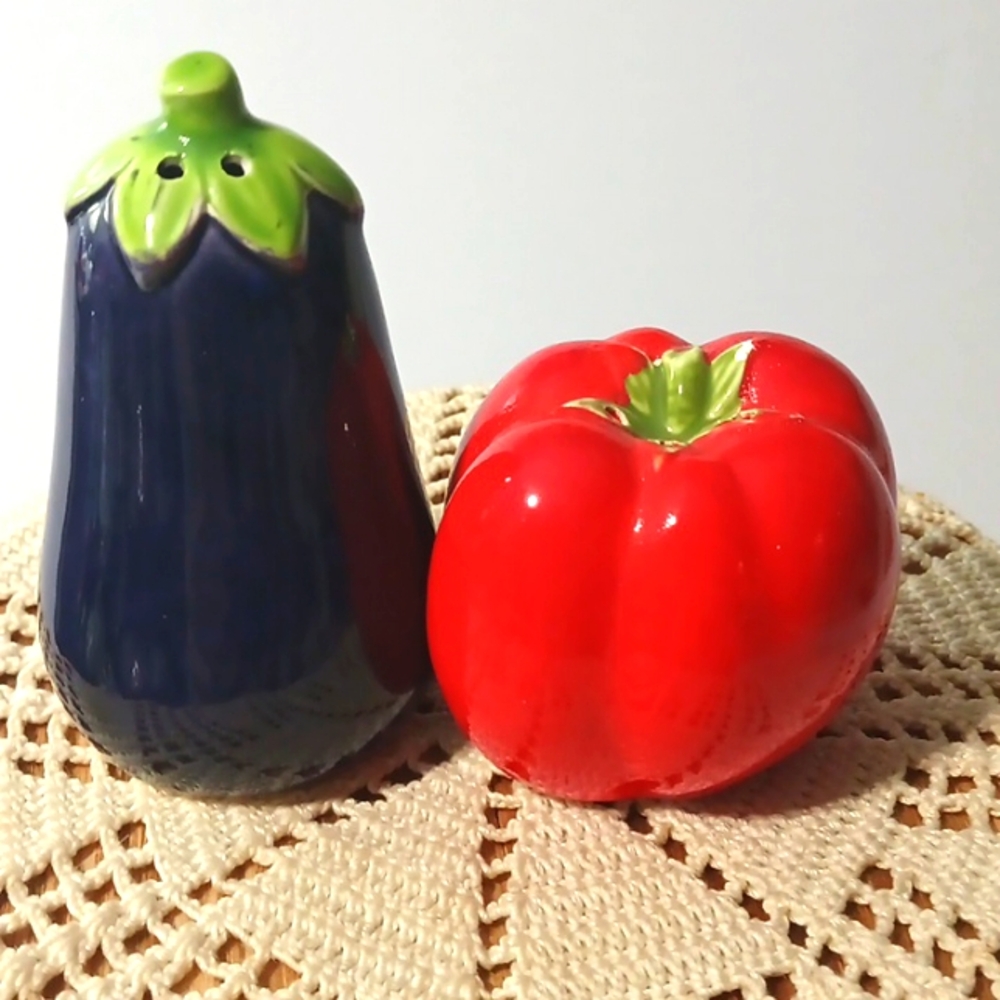 Made In Japan Regular Size Salt & Pepper Set - 🍅 🍆 Tomato & Eggplant NWOT